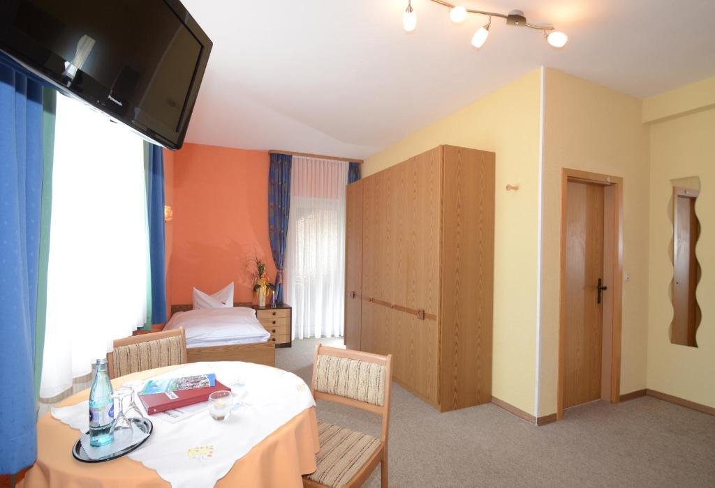 Gasthof Zur Post Hotel Und Parkplatz Vohenstrauss Bilik gambar